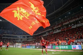 包含集结日斯图加特豪取连胜——亚冠节点到来，球迷炸锅，更衣室氛围转暖的词条-九游娱乐