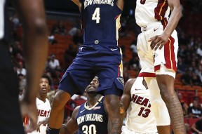 巴塞罗那训练开放日；赛前完成体检引欢呼；欧超杯在即；身体对抗强度拉满(巴塞罗那禁止亚马尔参加公开活动)-九游体育官网